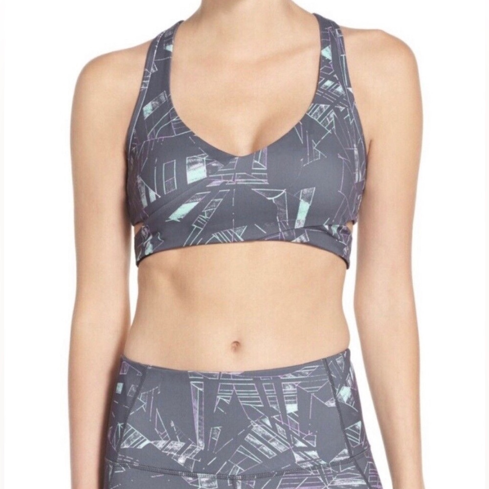 Zella Cut It Out Womens Active Workout Gear Sports Bra Size Medium EUC Athletic